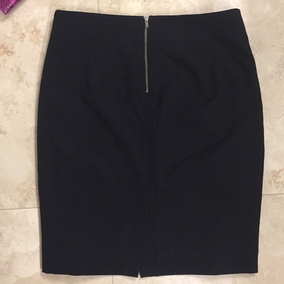 Black pencil skirt with vegan leather accent Sz 8 - Picture 2 of 5